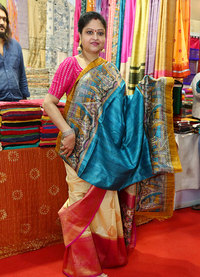 Actress Raasi Inaugurated Silk Of India Handloom Expo at hyderabad8