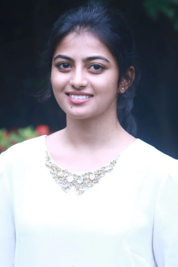 South Indian Actress Anandhi Birthday Special Gallery15