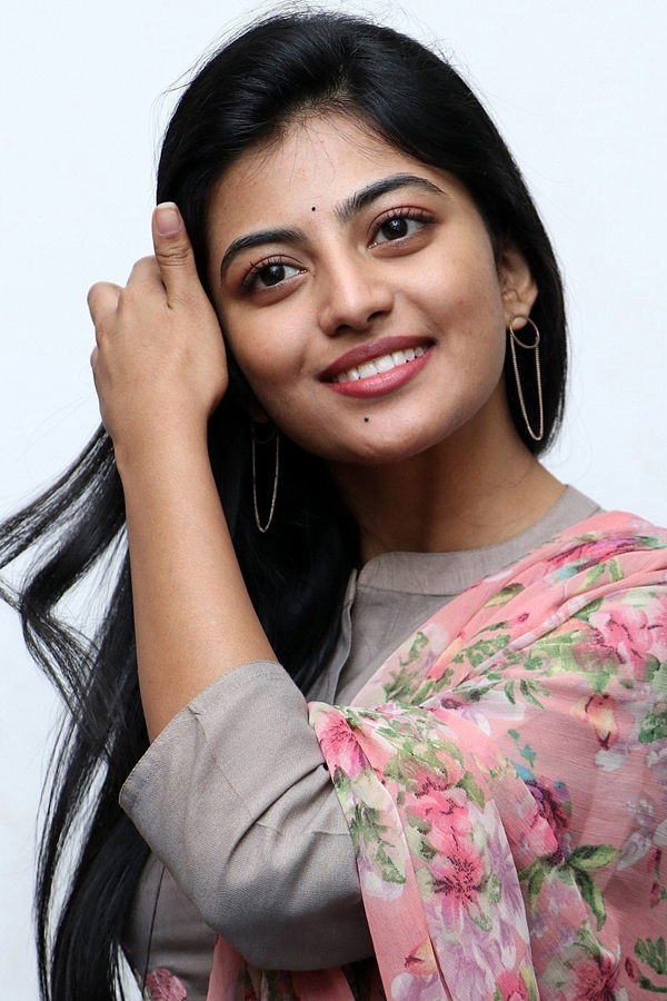 South Indian Actress Anandhi Birthday Special Gallery18