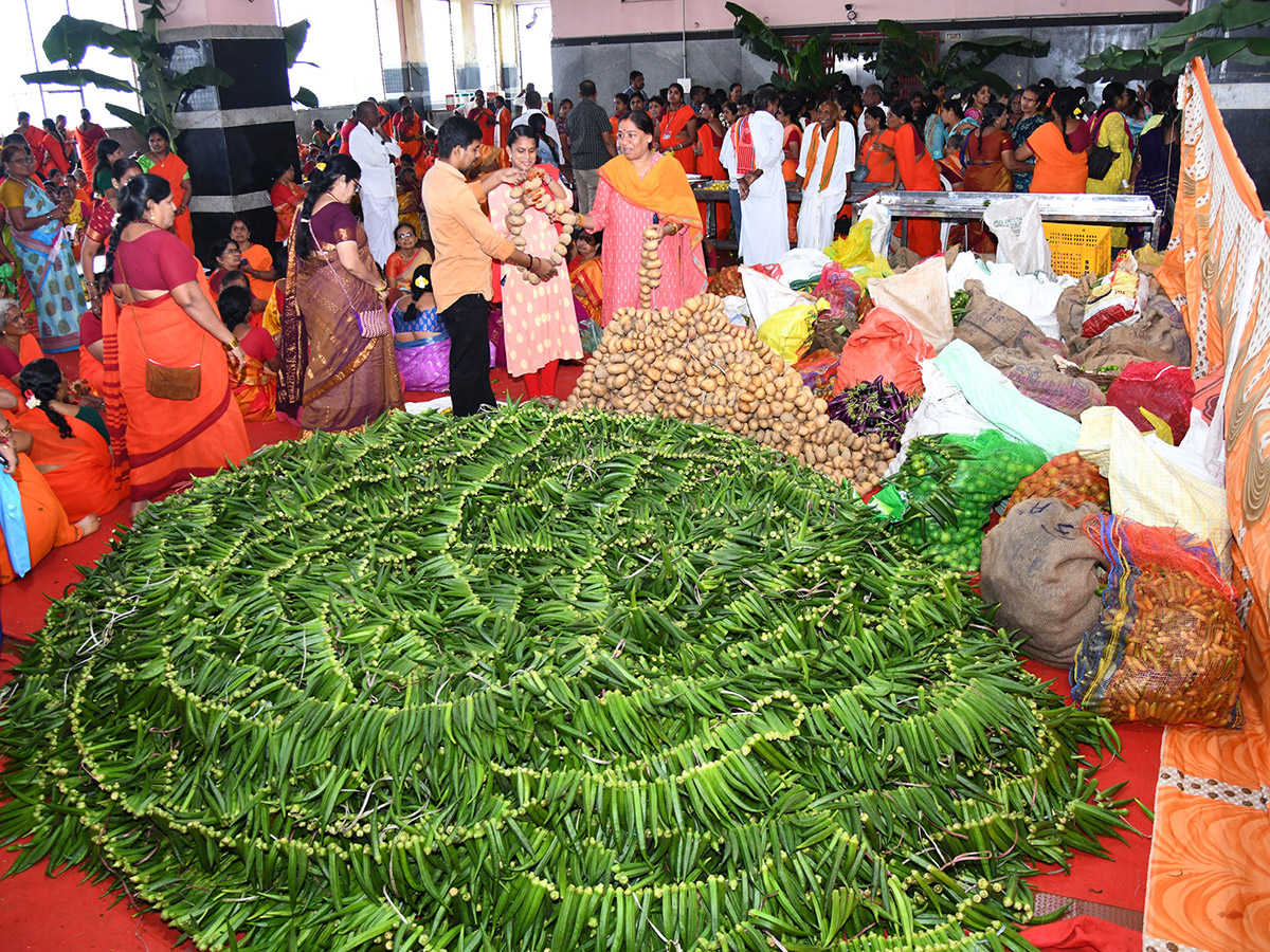 Shakambari Devi Festival Grandly Celebrated At Indrakeeladri2