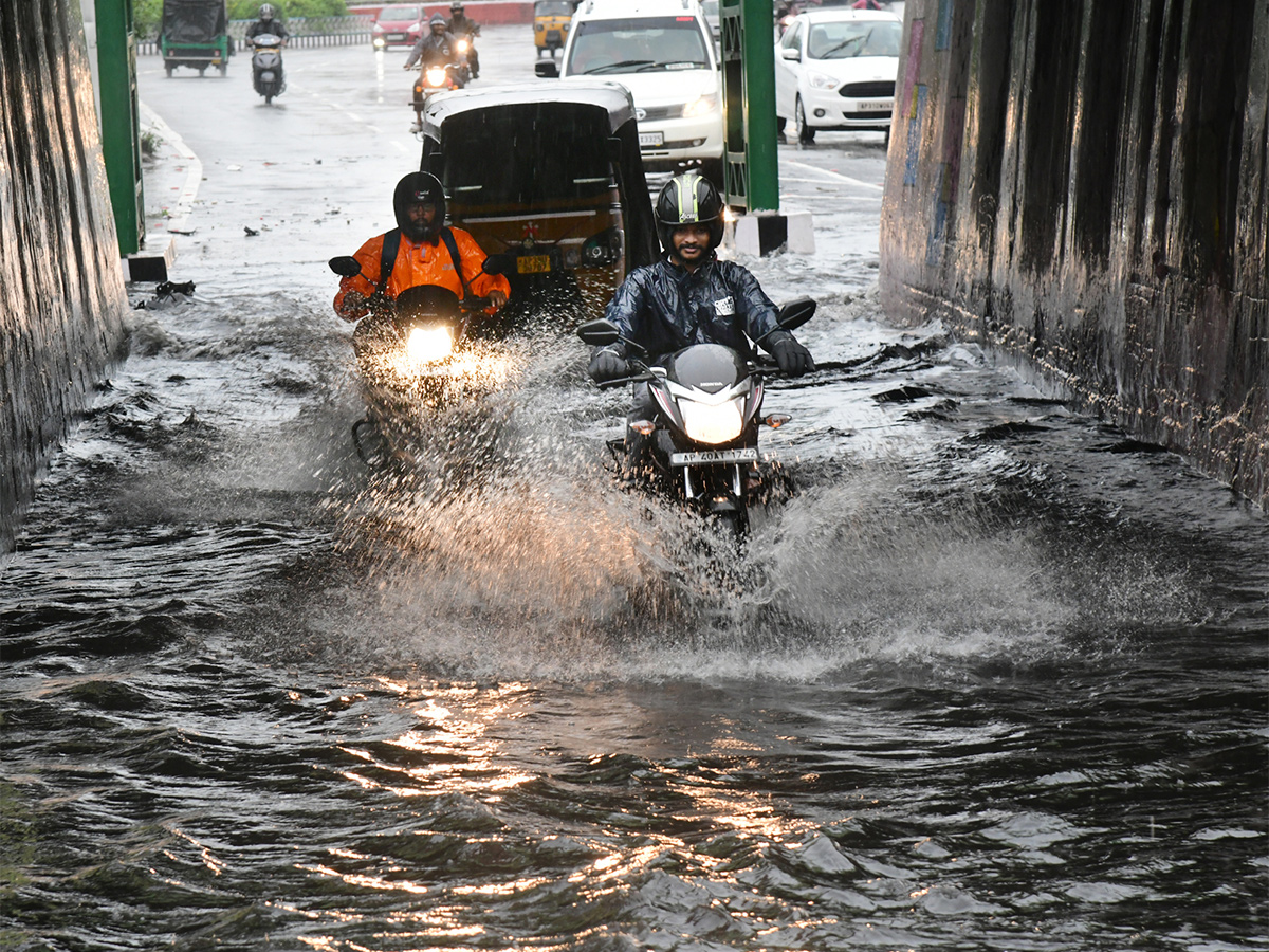 heavy rain in visakhapatnam photos1