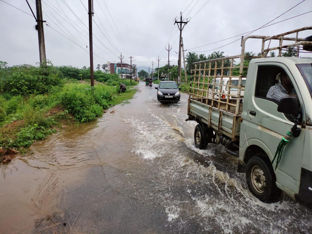 heavy rain in visakhapatnam photos10