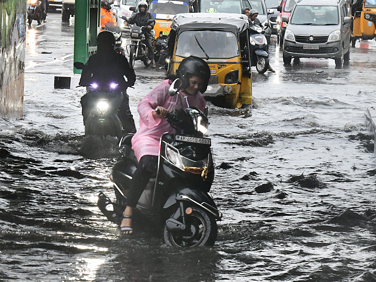 heavy rain in visakhapatnam photos17