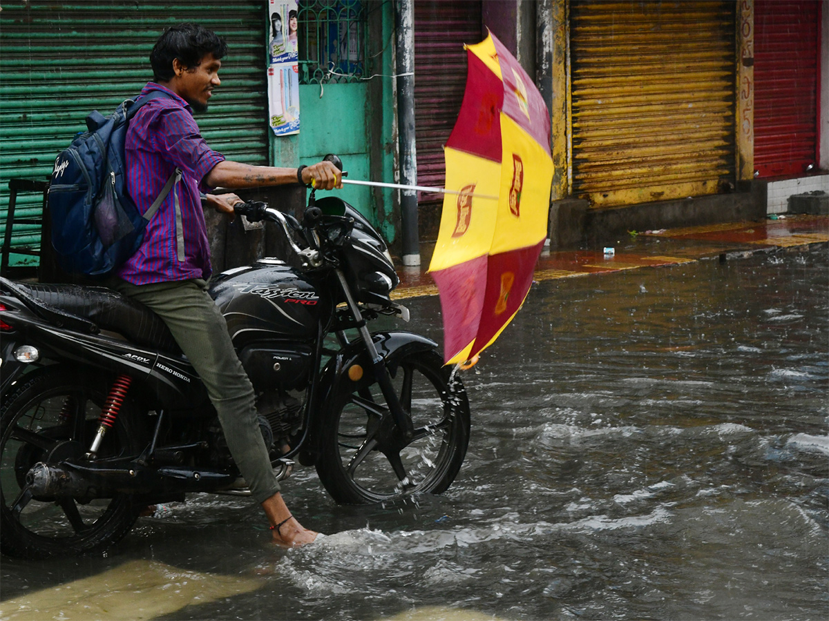 heavy rain in visakhapatnam photos18