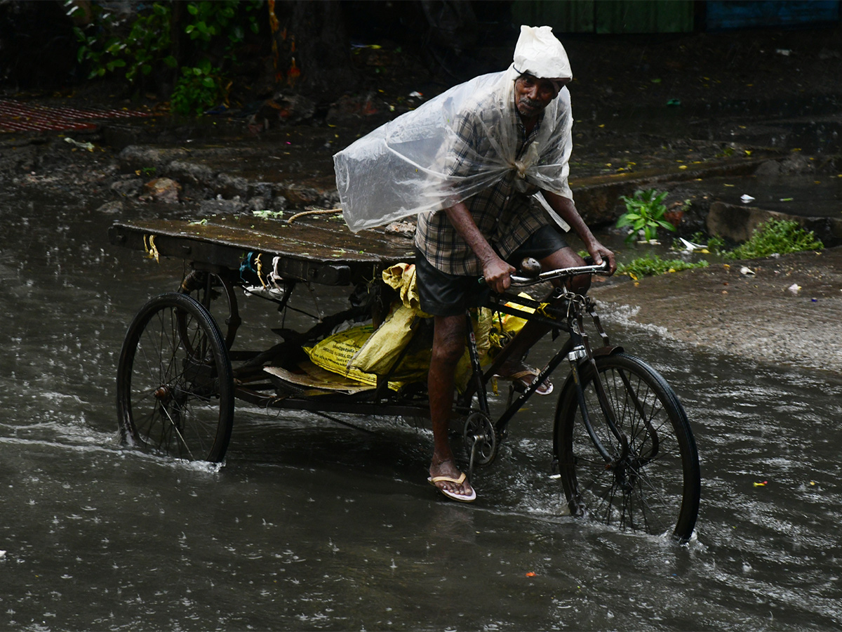 heavy rain in visakhapatnam photos20