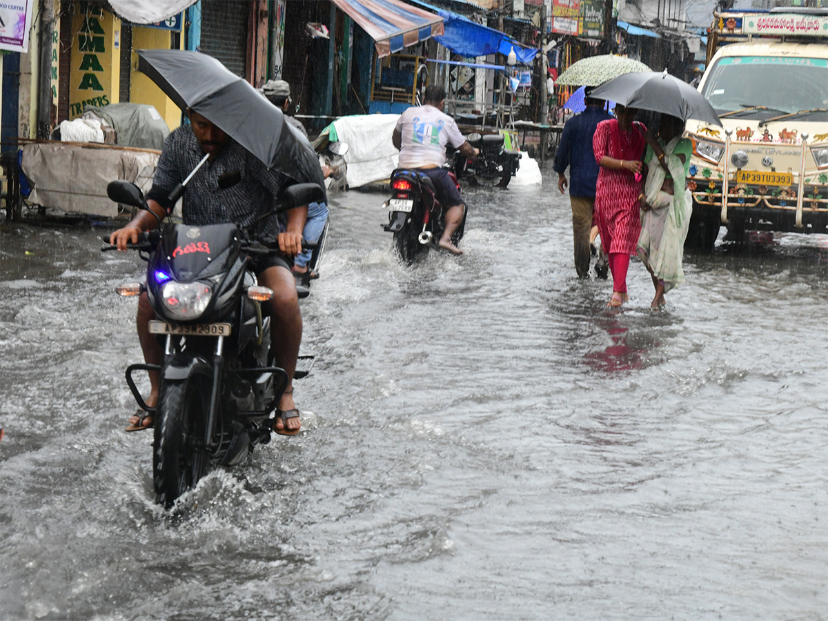 heavy rain in visakhapatnam photos23