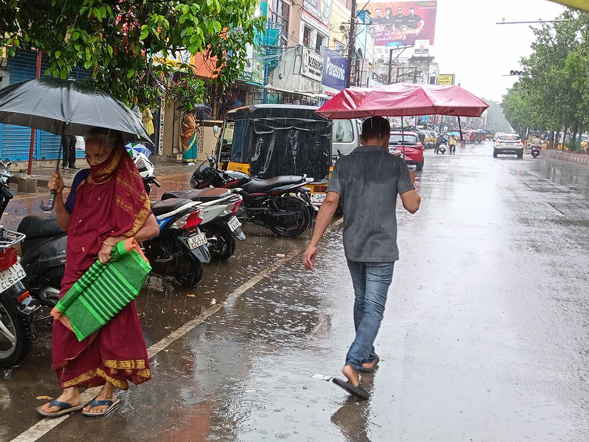 heavy rain in visakhapatnam photos5