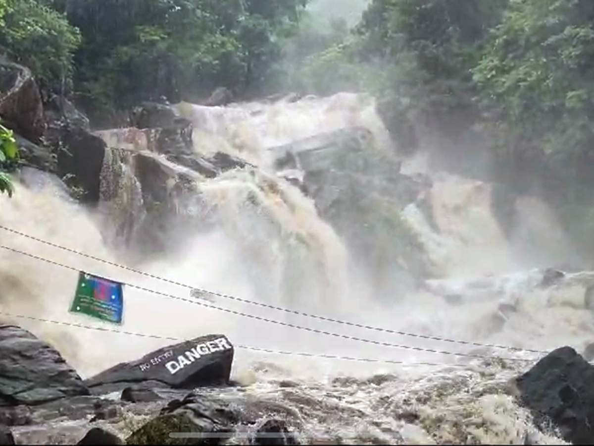 heavy rain in visakhapatnam photos7