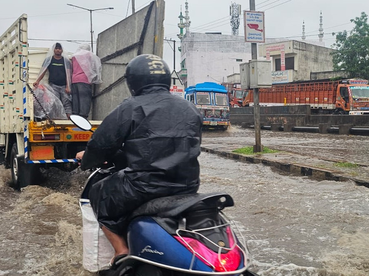 Heavy Rains In Telugu States Gallery16