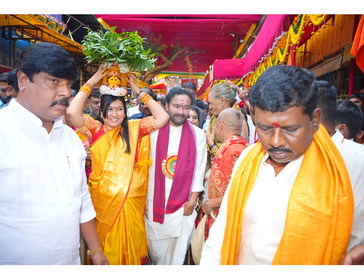 Ujjaini Mahankali Bonalu Celebrations At Secunderabad: Photos11