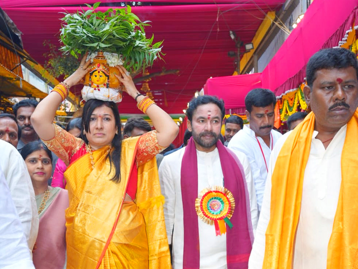 Ujjaini Mahankali Bonalu Celebrations At Secunderabad: Photos12