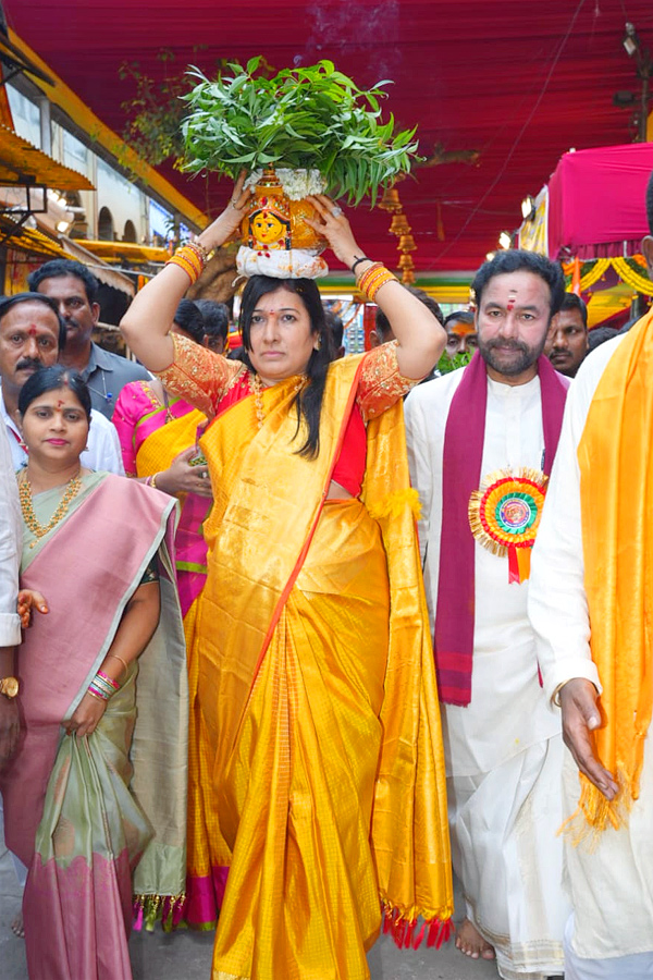 Ujjaini Mahankali Bonalu Celebrations At Secunderabad: Photos13