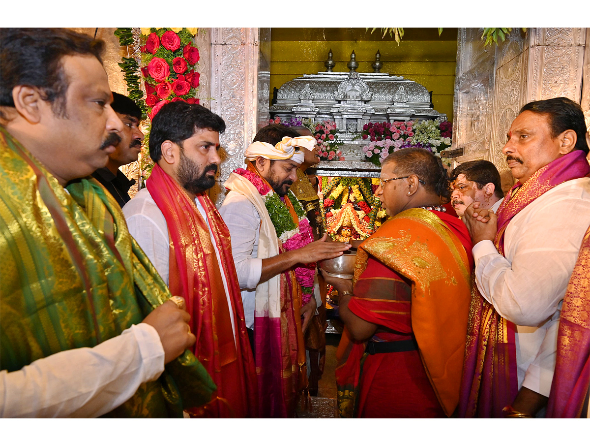 Ujjaini Mahankali Bonalu Celebrations At Secunderabad: Photos5