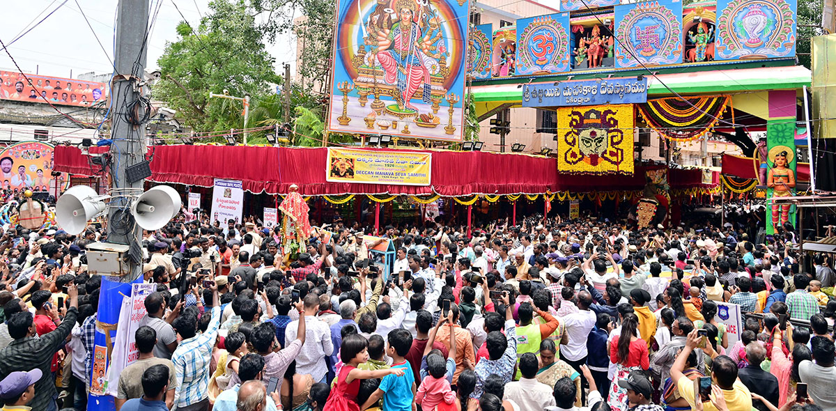 Secunderabad : Ujjaini Mahankali Bonalu Photos15