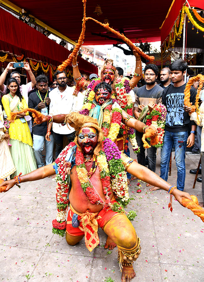 Secunderabad : Ujjaini Mahankali Bonalu Photos36