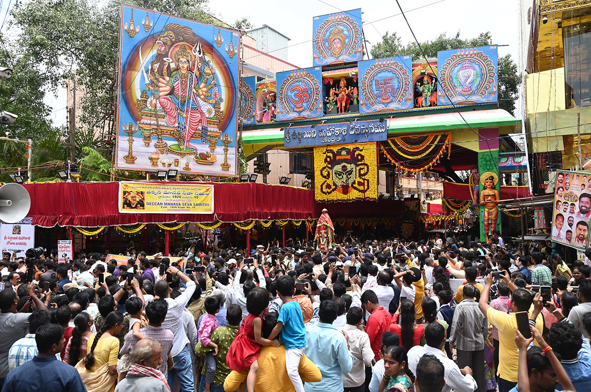 Secunderabad : Ujjaini Mahankali Bonalu Photos5