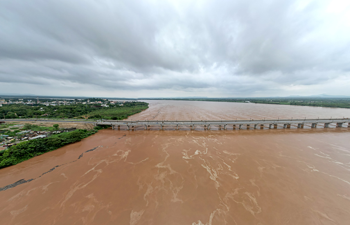 Godavari Water level Rises at Bhadrachalam Photos15