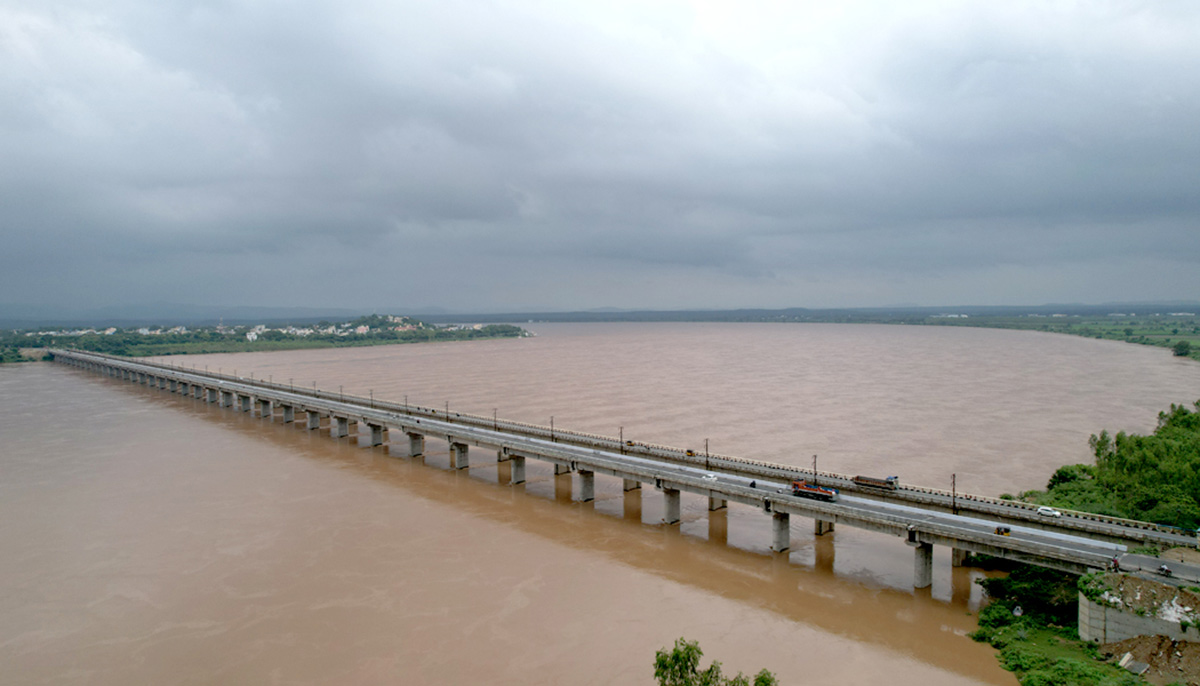 Godavari Water level Rises at Bhadrachalam Photos16