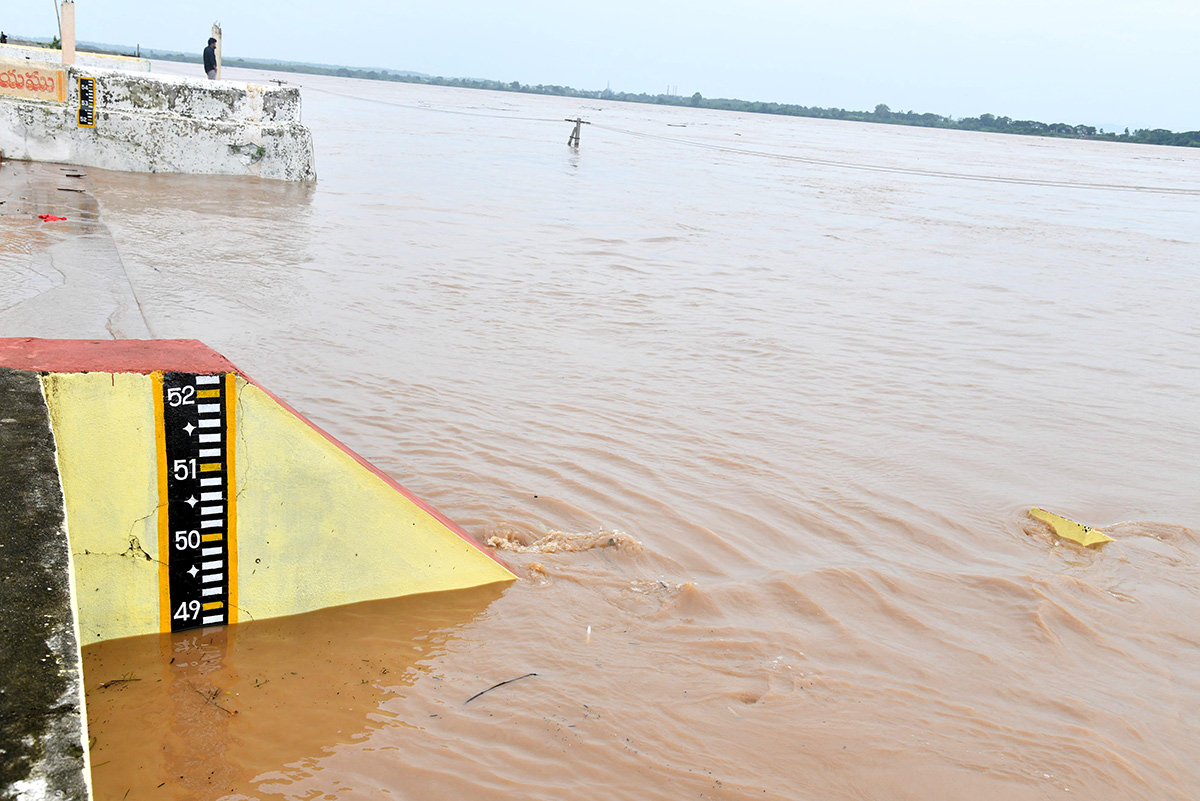 Godavari Water level Rises at Bhadrachalam Photos6