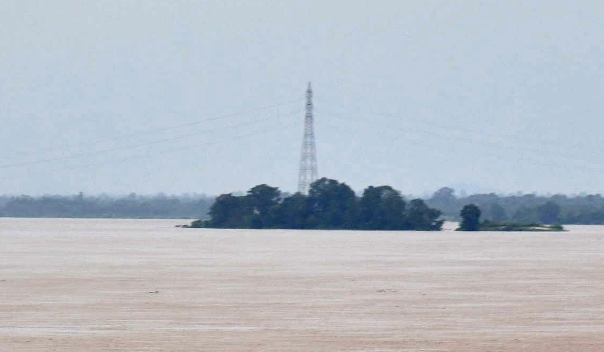 Godavari Water level Rises at Bhadrachalam Photos8