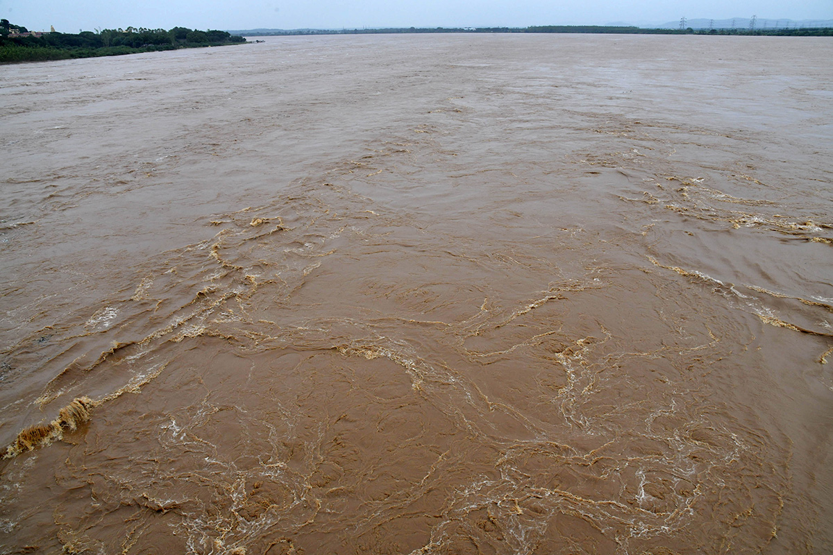 Godavari Water level Rises at Bhadrachalam Photos10