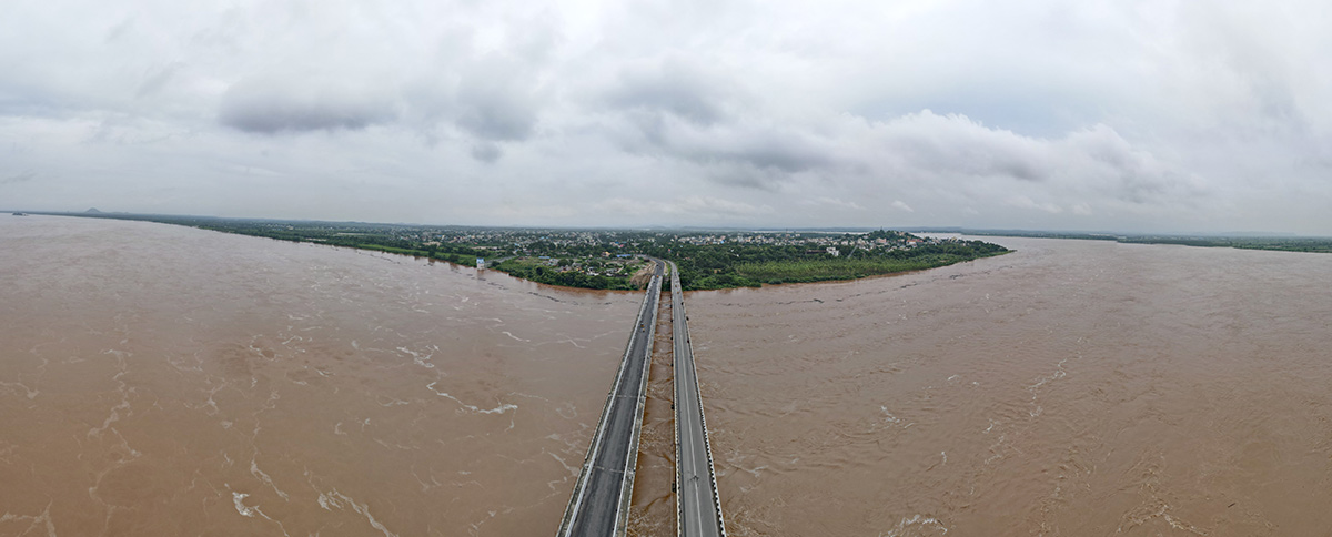 Godavari Water level Rises at Bhadrachalam Photos12