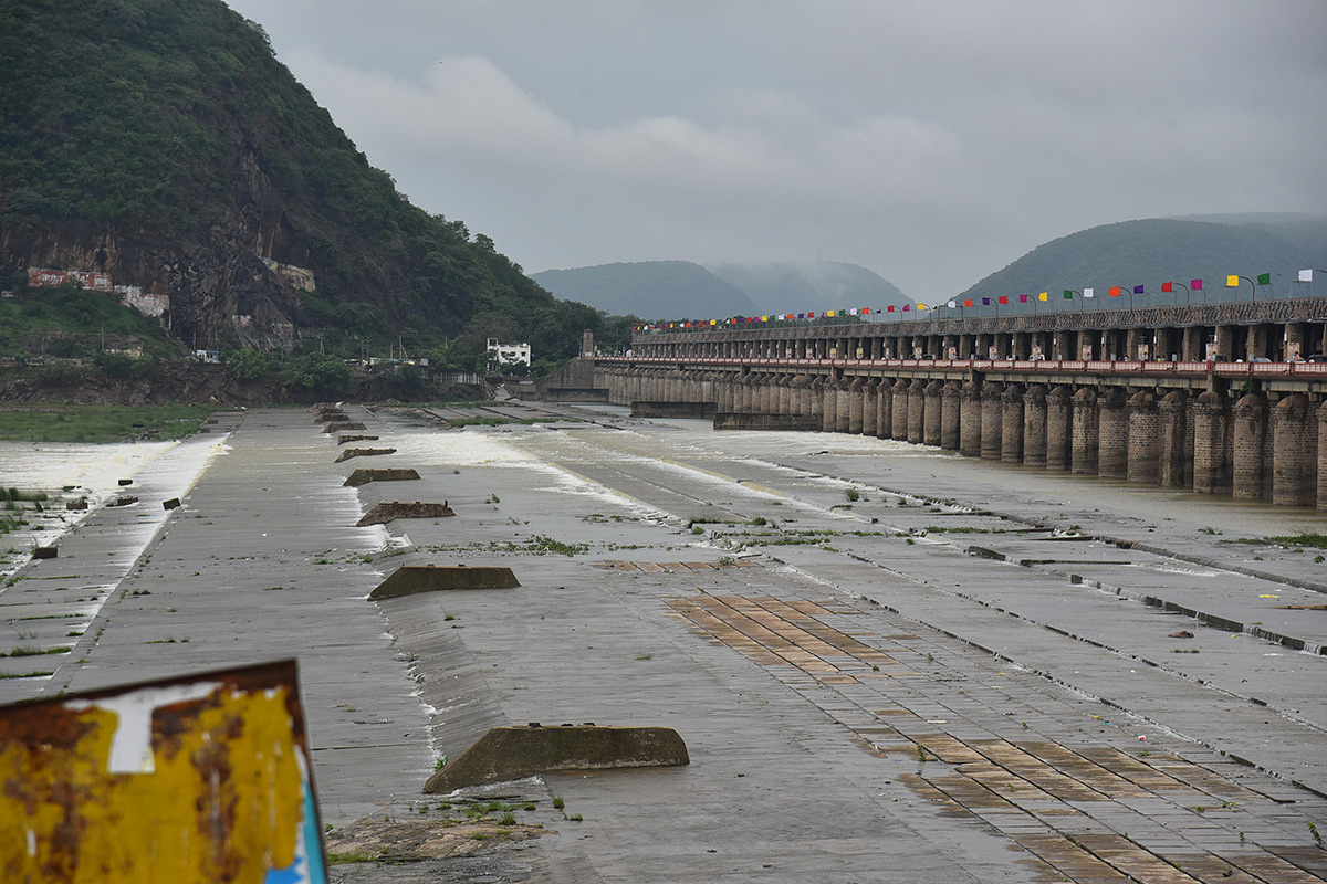 Heavy flood water in Krishna River Photos13