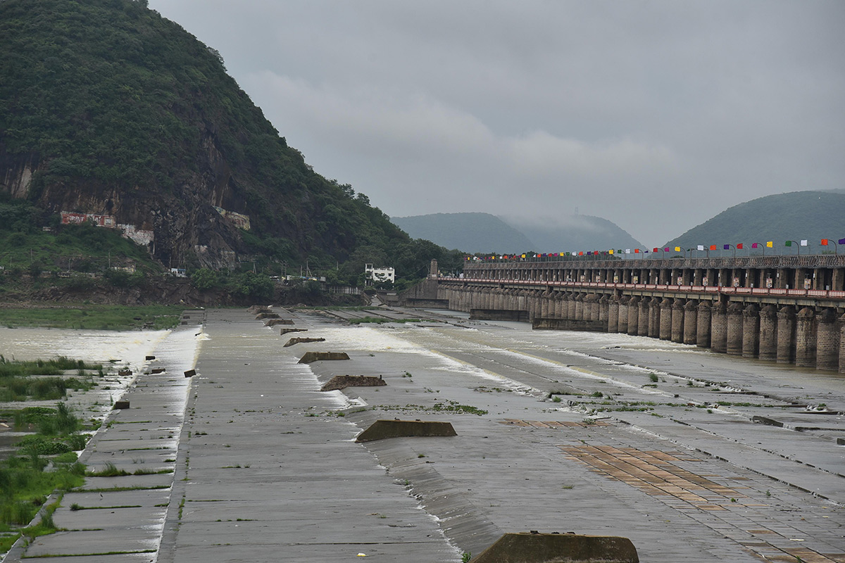 Heavy flood water in Krishna River Photos16