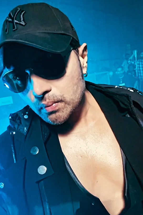 90s Kids Favorite Singer Himesh Reshammiya Birthday Special Gallery16