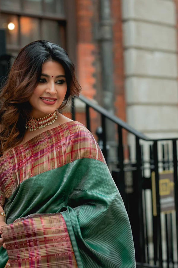 Actress Sneha Latest Saree Pics From London Vacation11