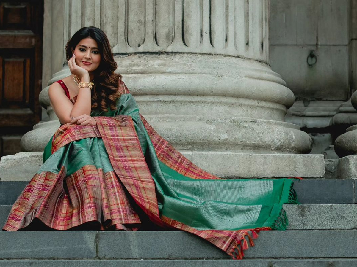 Actress Sneha Latest Saree Pics From London Vacation3