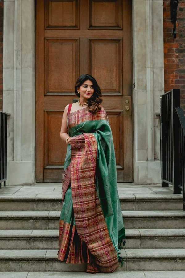 Actress Sneha Latest Saree Pics From London Vacation6