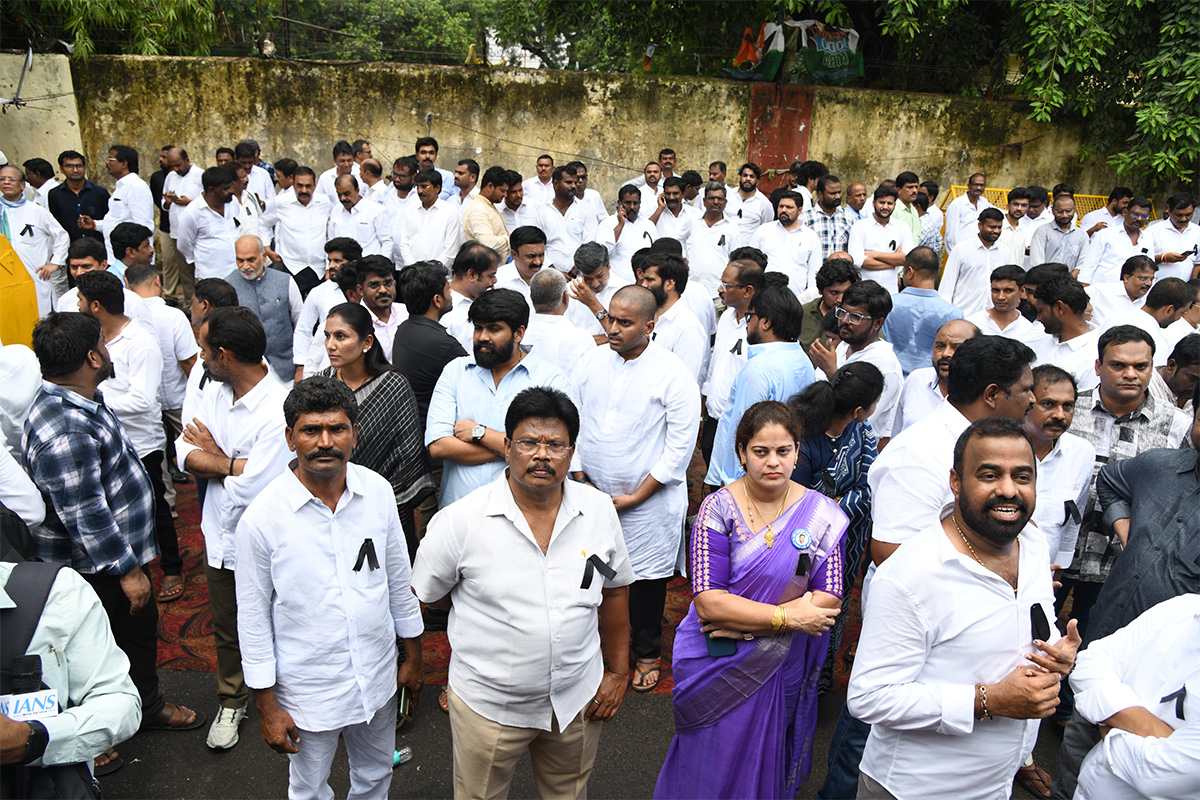 ys jagan mohan reddy darna at jantar mantar delhi32