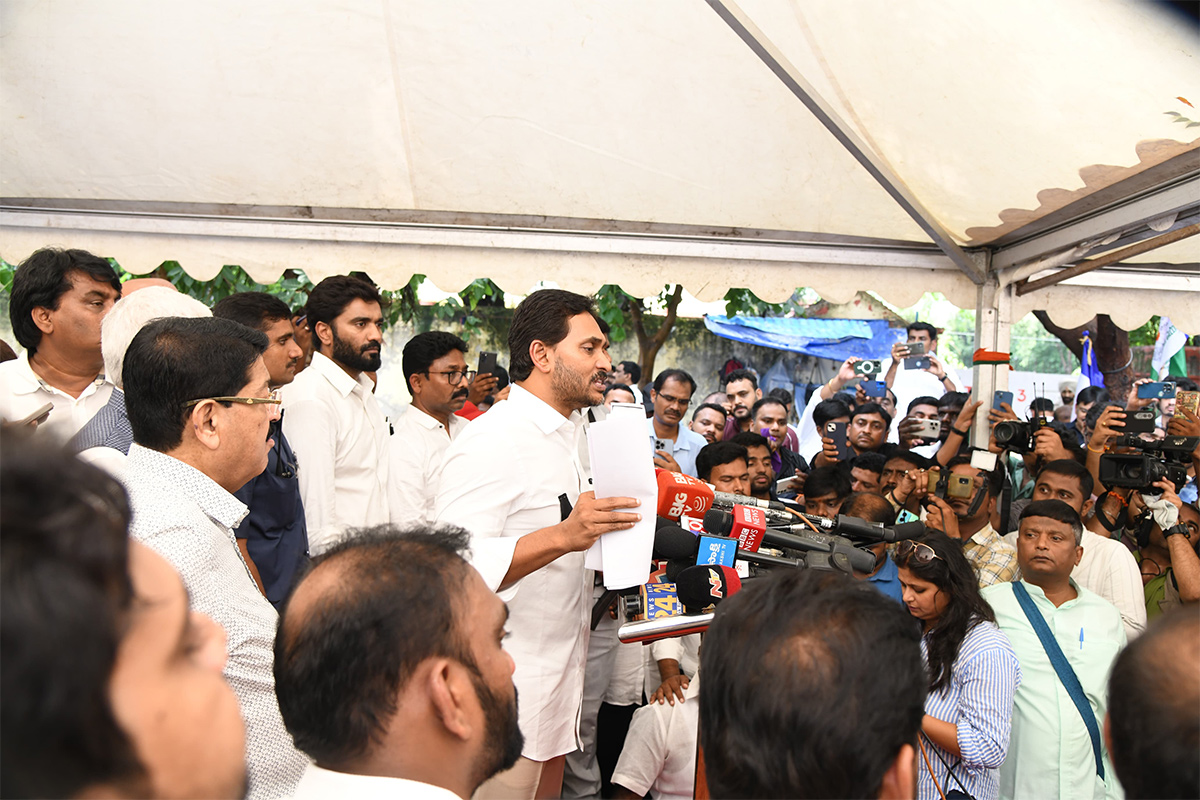 ys jagan mohan reddy darna at jantar mantar delhi38