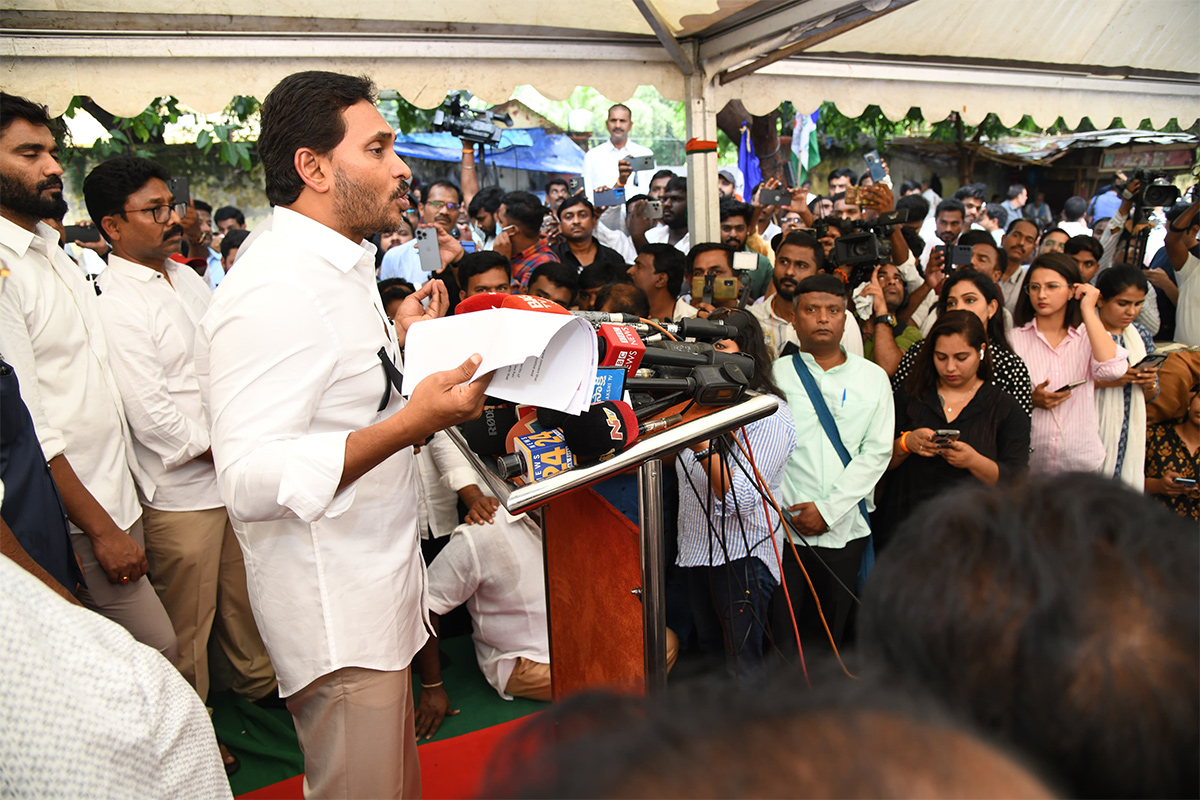 ys jagan mohan reddy darna at jantar mantar delhi1