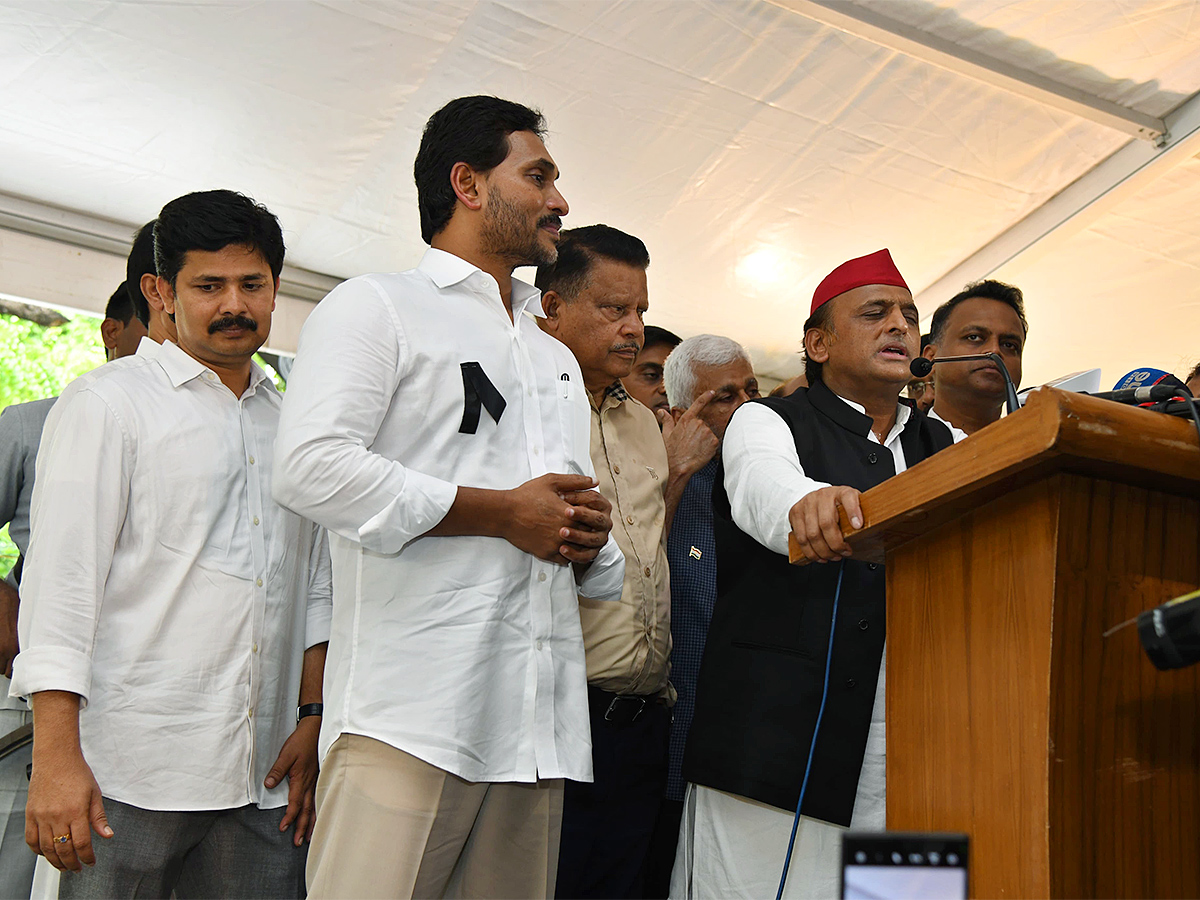 ys jagan mohan reddy darna at jantar mantar delhi12