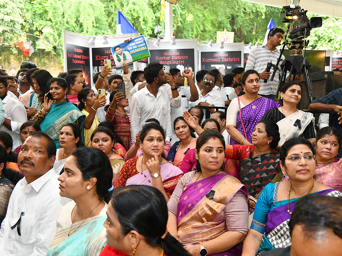 ys jagan mohan reddy darna at jantar mantar delhi15