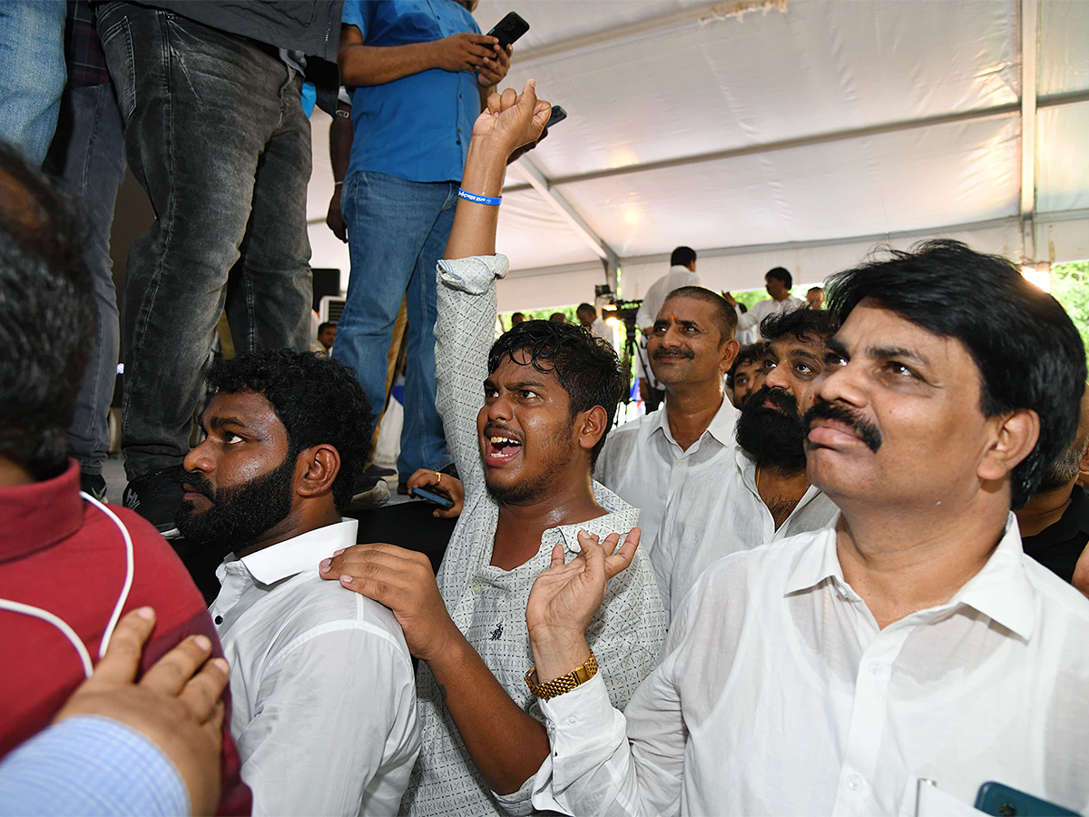 ys jagan mohan reddy darna at jantar mantar delhi17