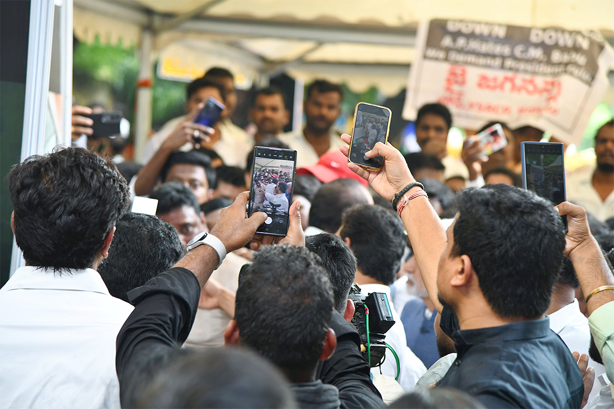 ys jagan mohan reddy darna at jantar mantar delhi2