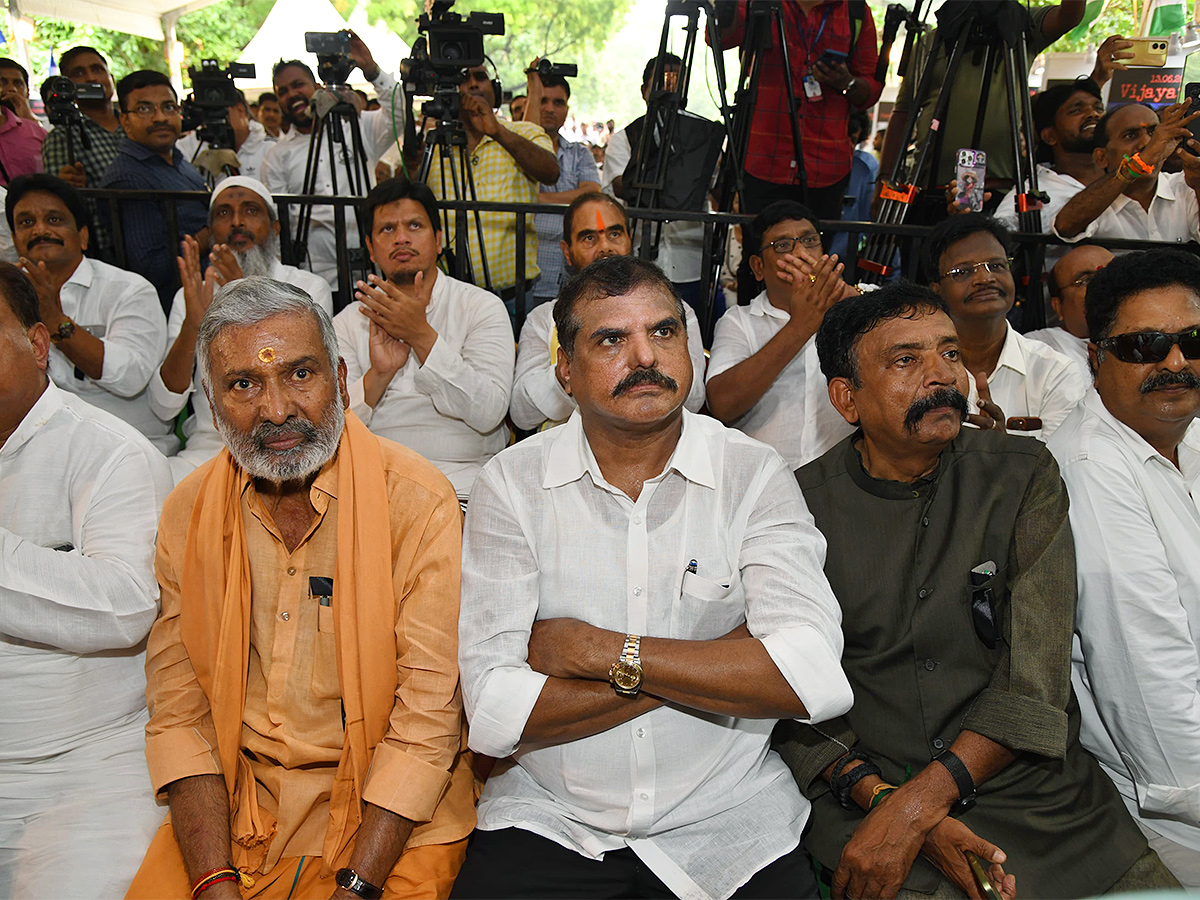 ys jagan mohan reddy darna at jantar mantar delhi21