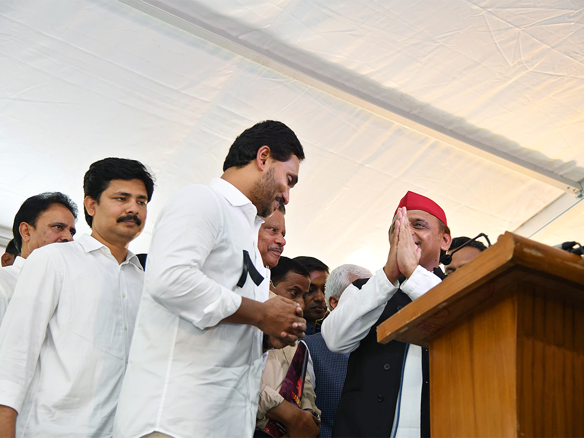 ys jagan mohan reddy darna at jantar mantar delhi23