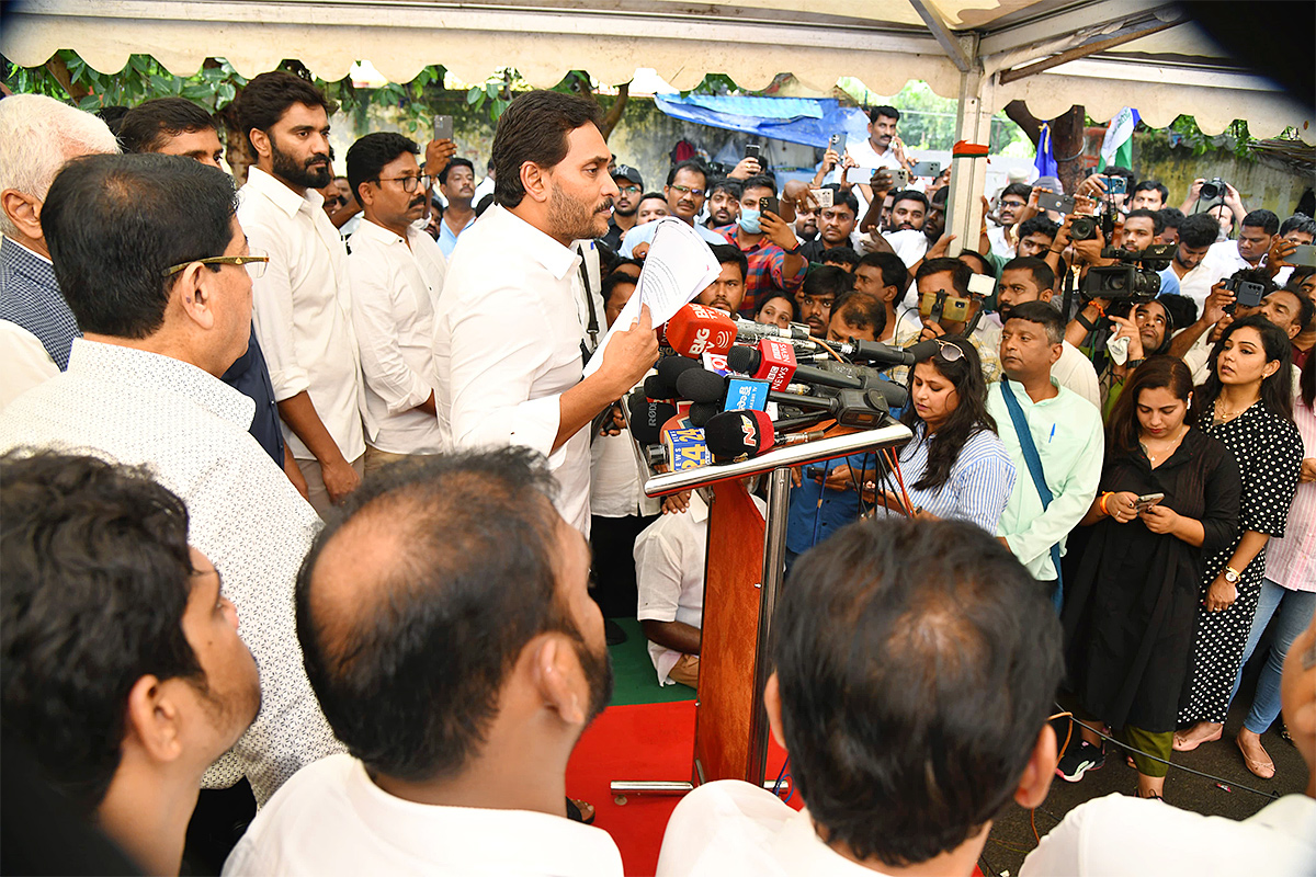 ys jagan mohan reddy darna at jantar mantar delhi26