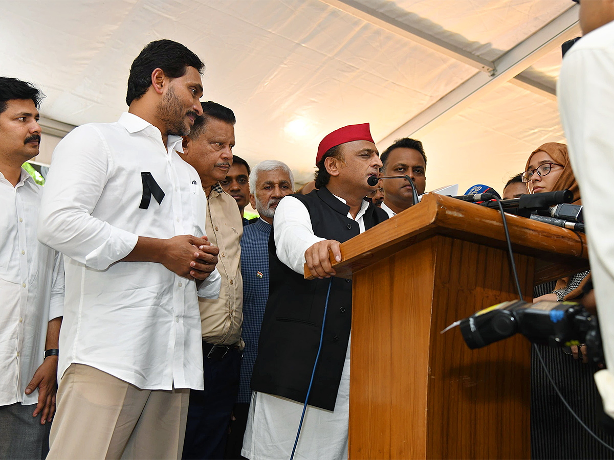 ys jagan mohan reddy darna at jantar mantar delhi27