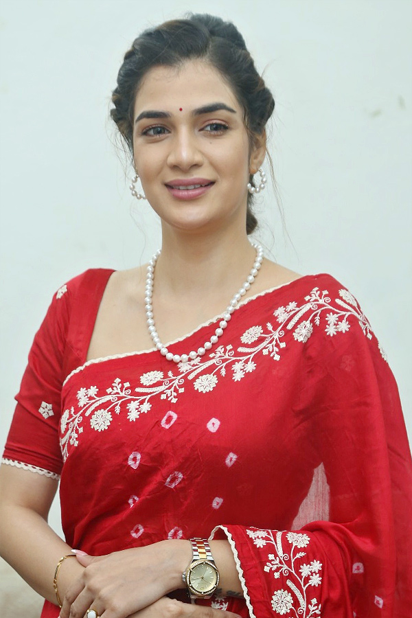 Hasini Sudhir Latest Stunning Photos8