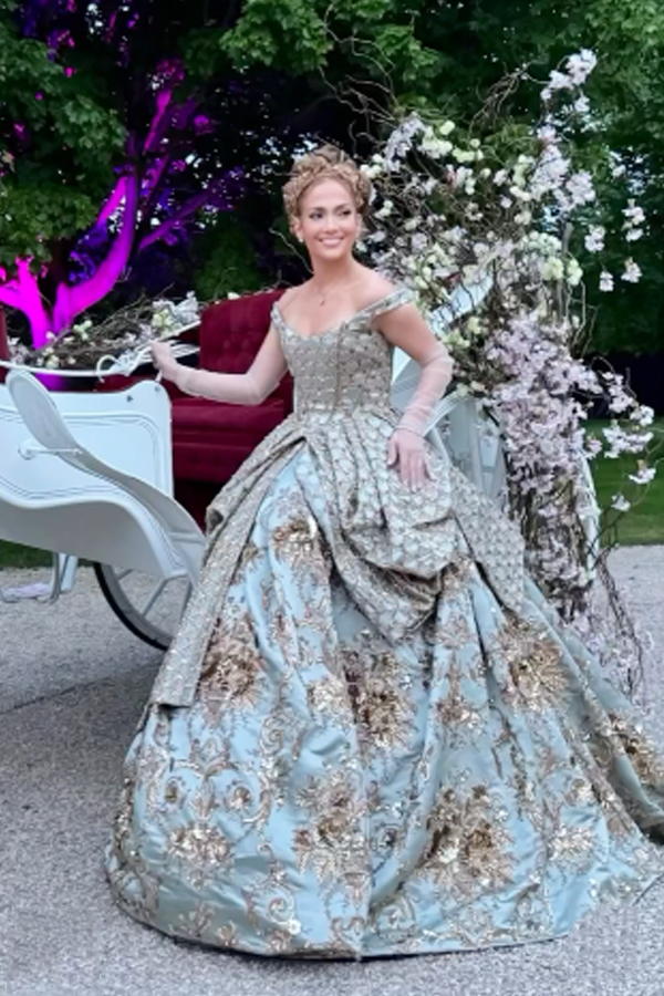 Popstar Jennifer Lopez In A Royal Look At Her Birthday Party6