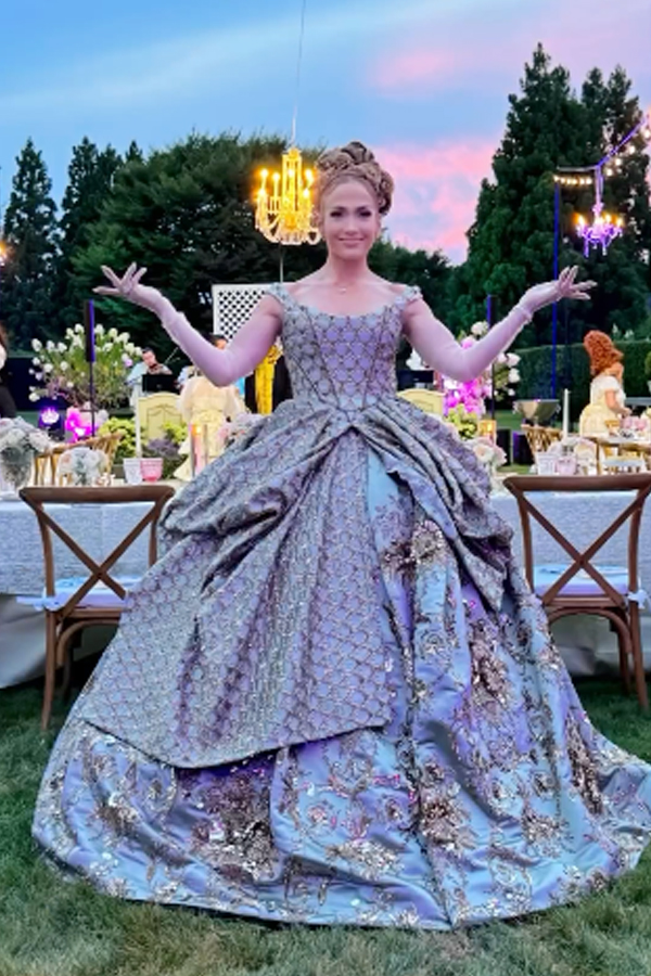 Popstar Jennifer Lopez In A Royal Look At Her Birthday Party10