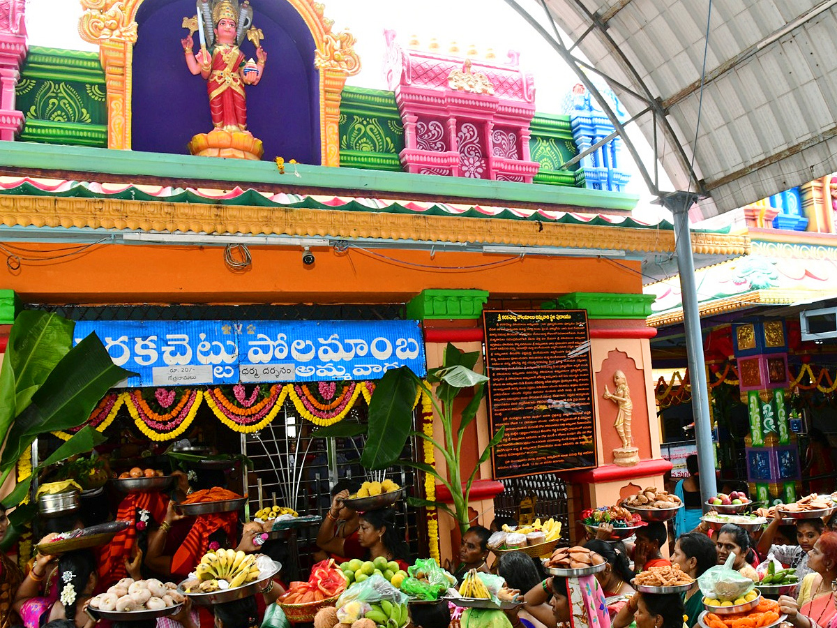 Karakachettu Polamamba Ammavari Jatara in Visakhapatnam Photos5