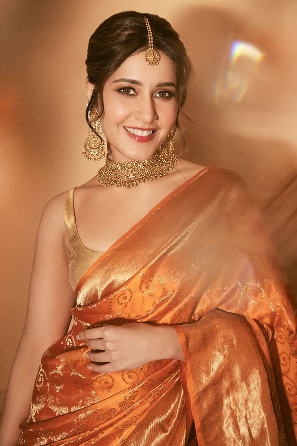 Tollywood Beauty Raasii Khanna In Classic Gold Banarasi Saree Photos Viral3