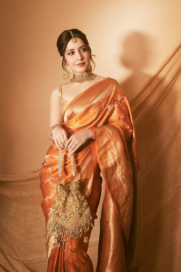 Tollywood Beauty Raasii Khanna In Classic Gold Banarasi Saree Photos Viral10