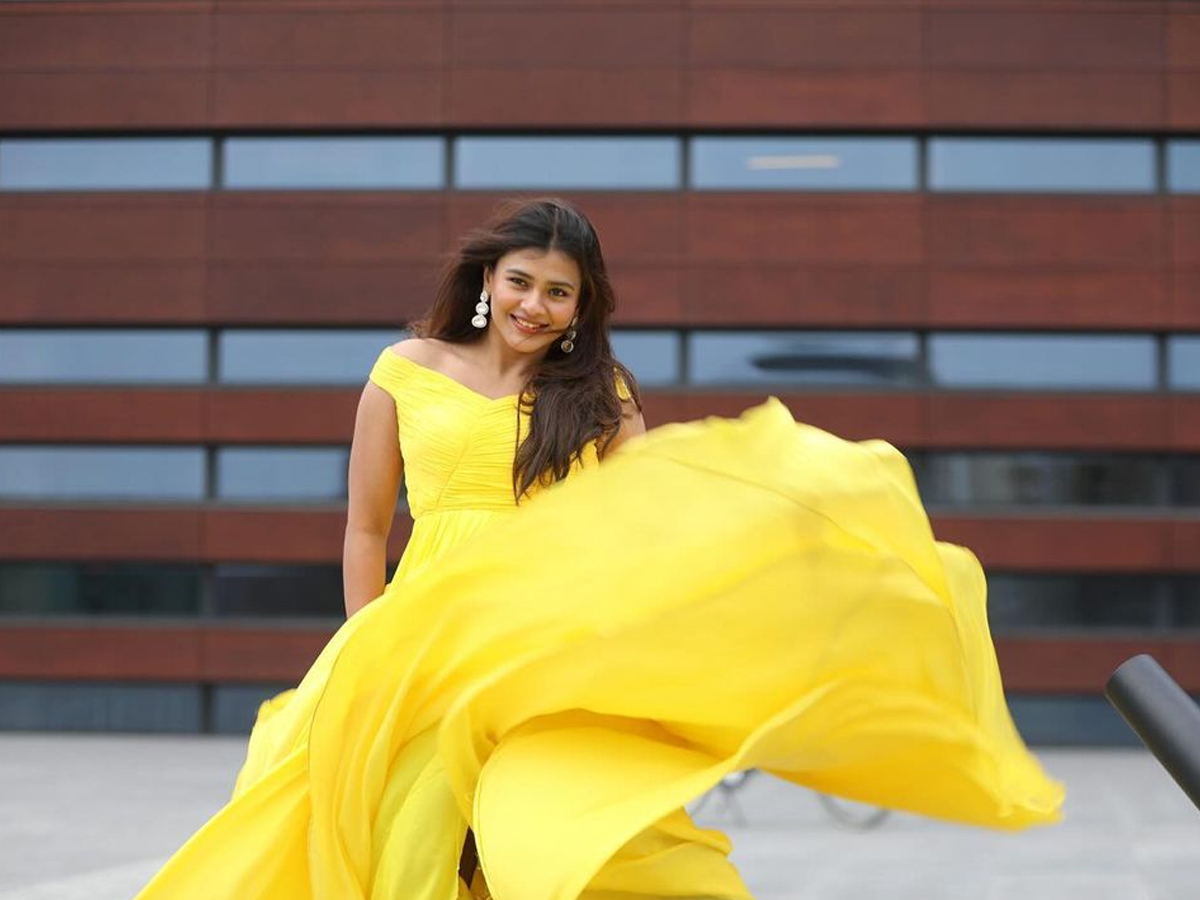 Beautiful Actress Hebah Patel Cute Photos Goes Viral7